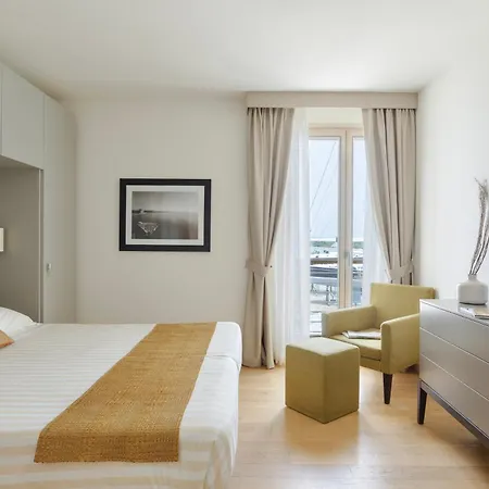 Isa-resort With Swimming-pool In Marina Di Scarlino Just 200 Meters From The Sea Resort *
