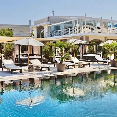 Isa-resort With Swimming-pool In Marina Di Scarlino Just 200 Meters From The Sea Resort *